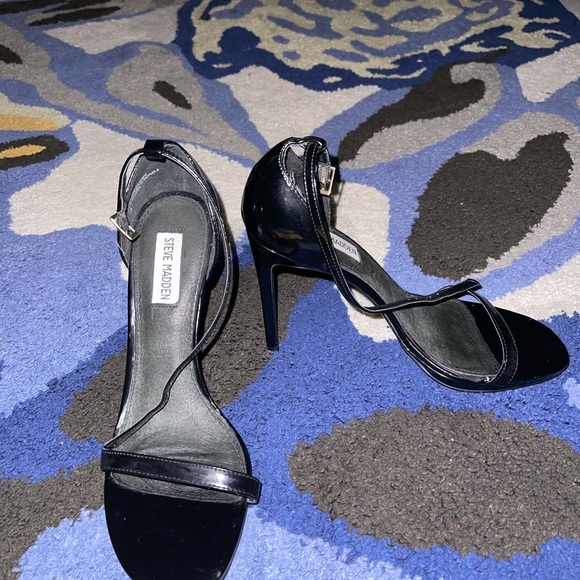 Black Steve Madden Sandal - Picture 3 of 3